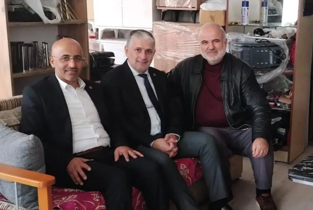 Saadet Partisi Bursa İl Başkanı Hamza Gürsel, Yönetim Kurulu Üyesini Ziyaret Etti Saadet Partisi Bursa İl Başkanı Hamza Gürsel, Yönetim Kurulu Üyesini Ziyaret Etti