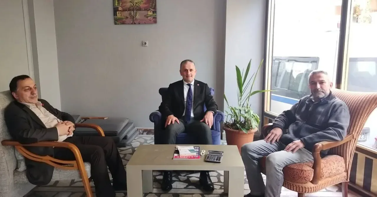 Saadet Partisi Bursa İl Başkanı Hamza Gürsel, Parti Üyesini İş Yerinde Ziyaret Etti Saadet Partisi Bursa İl Başkanı Hamza Gürsel, Parti Üyesini İş Yerinde Ziyaret Etti
