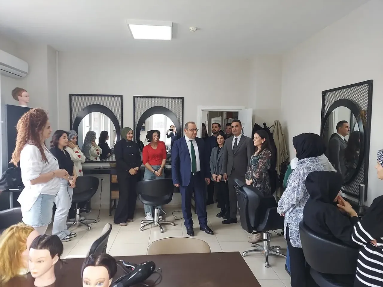 Esenyurt Kaymakamı Çobanoğlu, Aile Destek Merkezi'nde Kursiyerlerle Buluştu Esenyurt Kaymakamı Çobanoğlu, Aile Destek Merkezi'nde Kursiyerlerle Buluştu