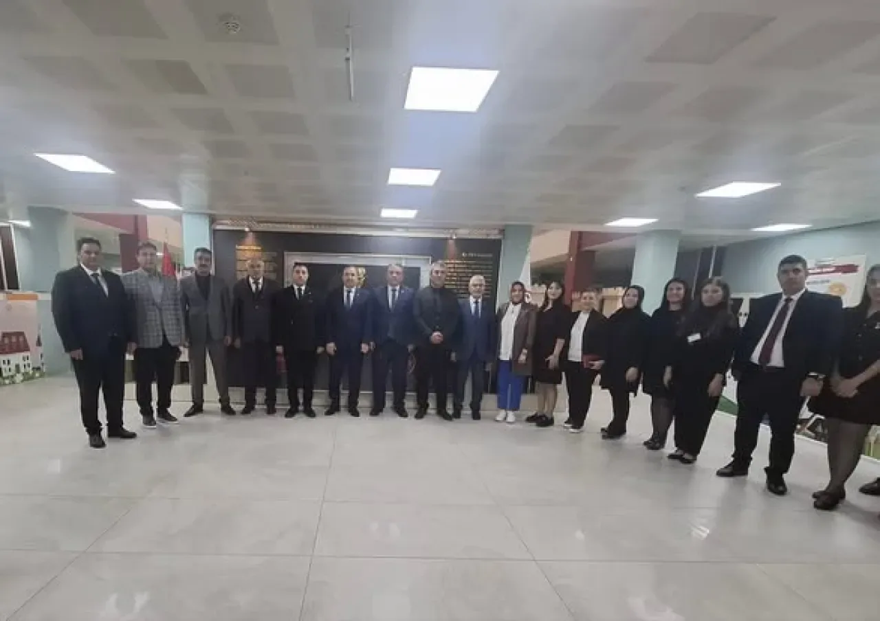 MHP Etimesgut Temsilcileri, Modern Orta Doğu Koleji Yönetim Kurulu Başkanı'nı Ziyaret Etti MHP Etimesgut Temsilcileri, Modern Orta Doğu Koleji Yönetim Kurulu Başkanı'nı Ziyaret Etti