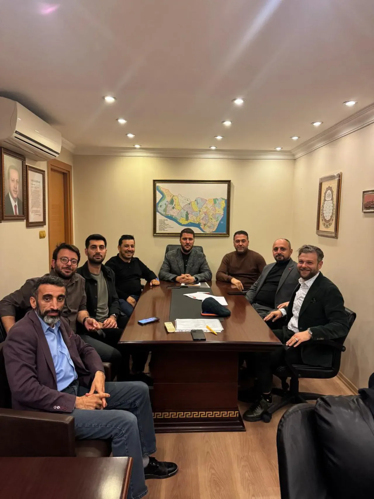 AK Parti Beyoğlu İlçe Teşkilatı Yol Haritasını Belirledi AK Parti Beyoğlu İlçe Teşkilatı Yol Haritasını Belirledi