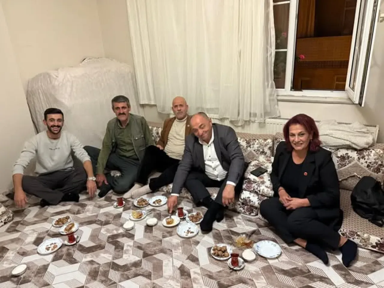 MHP Bağcılar'dan Komşu ve Dert Ziyaretleri MHP Bağcılar'dan Komşu ve Dert Ziyaretleri