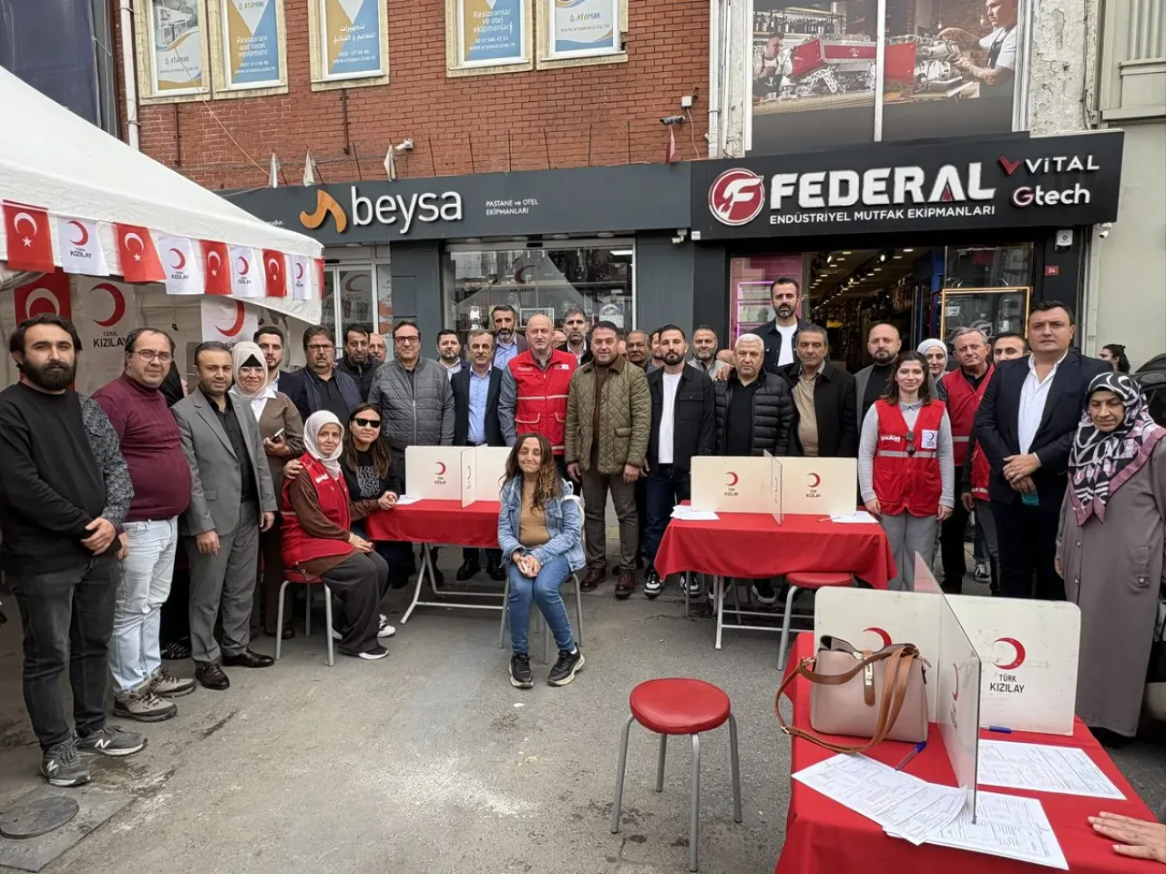 AK Parti Beyoğlu ve Kızılay İş Birliğiyle Kan Bağışı Kampanyası Düzenlendi AK Parti Beyoğlu ve Kızılay İş Birliğiyle Kan Bağışı Kampanyası Düzenlendi