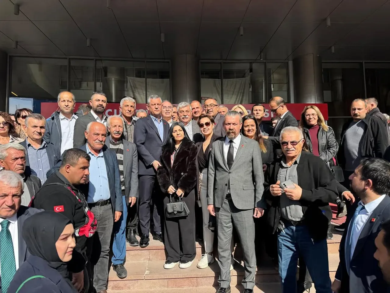 CHP Gölbaşı İlçe Başkanlığı, Genel Merkez'deki Motokuryeler Buluşması'na Katıldı CHP Gölbaşı İlçe Başkanlığı, Genel Merkez'deki Motokuryeler Buluşması'na Katıldı
