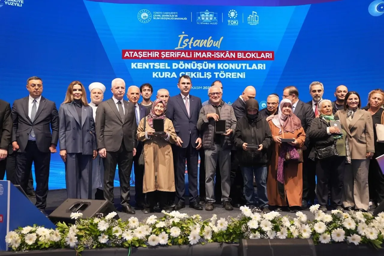 Ümraniye Belediye Başkanı İsmet Yıldırım, Ataşehir'deki Kentsel Dönüşüm Kura Çekilişine Katıldı Ümraniye Belediye Başkanı İsmet Yıldırım, Ataşehir'deki Kentsel Dönüşüm Kura Çekilişine Katıldı