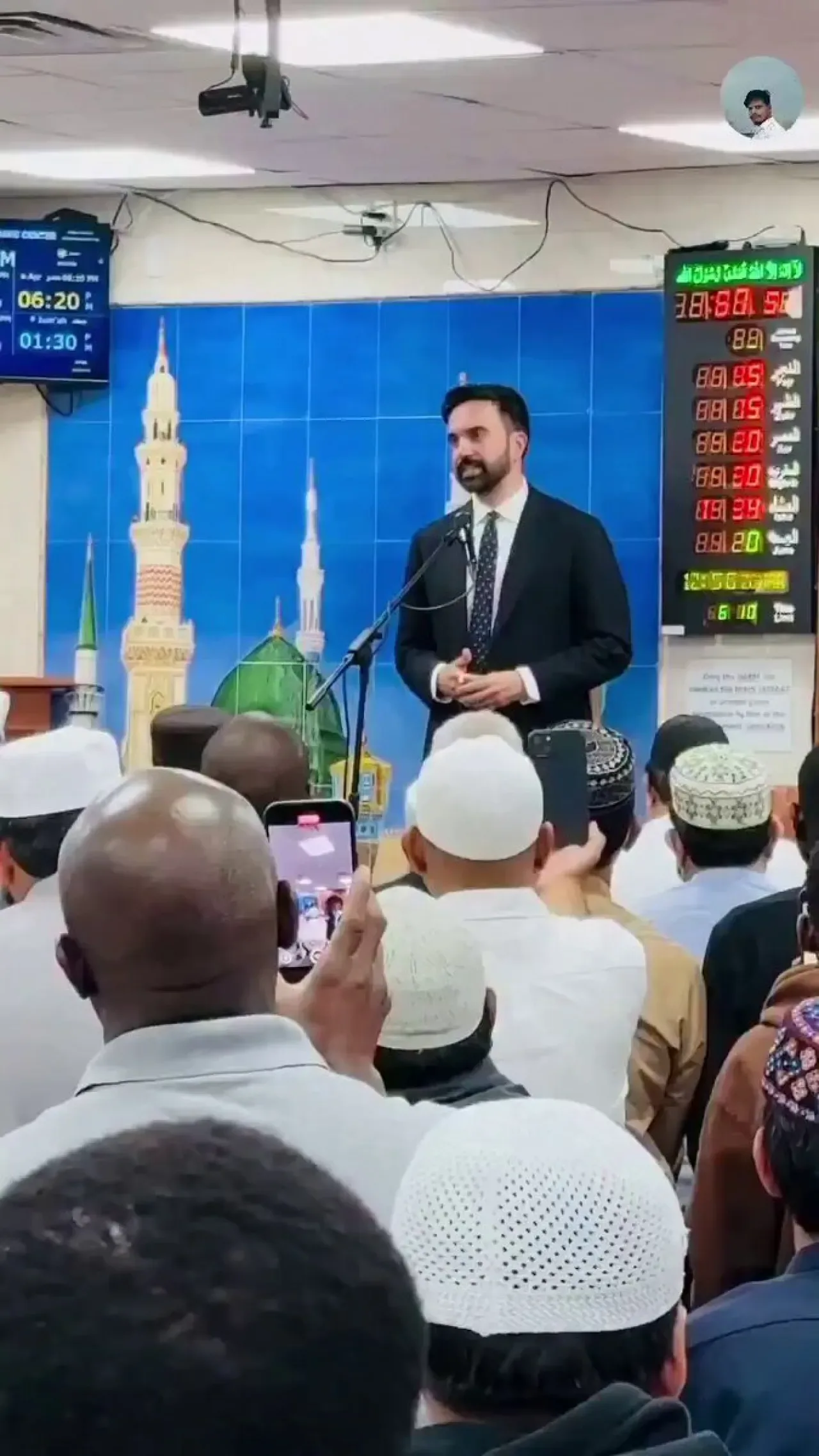 New York Belediye Başkanı Mamdani Cuma Namazında "Kolaylaştırın, Zorlaştırmayın" Mesajı Verdi New York Belediye Başkanı Mamdani Cuma Namazında "Kolaylaştırın, Zorlaştırmayın" Mesajı Verdi
