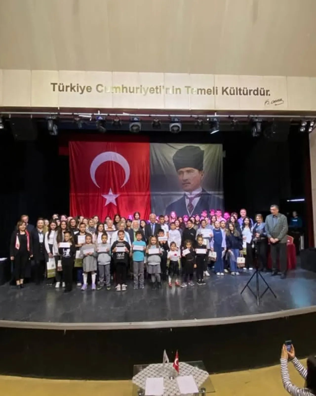 Ödemiş'te 10. Türkçemize Özen Dil ve Yazın Ödülü Sahiplerini Buldu Ödemiş'te 10. Türkçemize Özen Dil ve Yazın Ödülü Sahiplerini Buldu