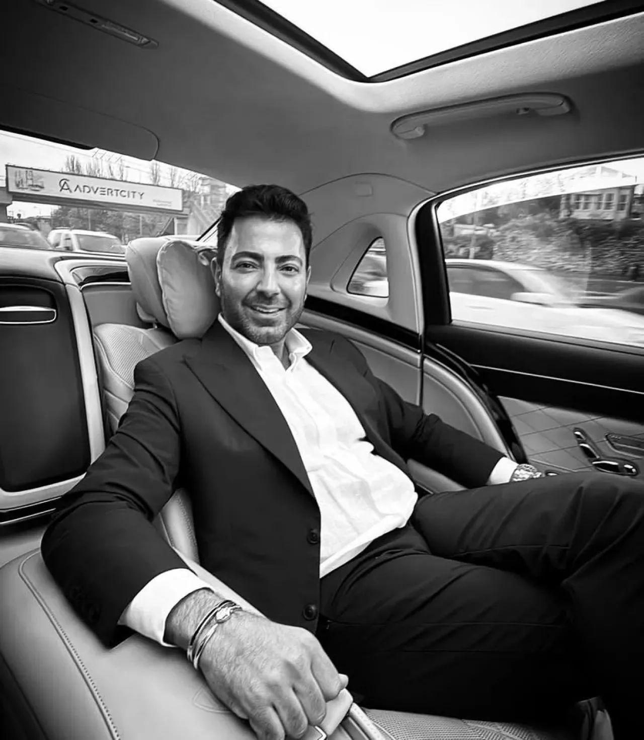 İstanbul'da Ünlü Kuyumcunun İş Yeri Kurşunlandı: Gözaltındaki Şüpheli İnternetten Sipariş Aldığını İtiraf Etti İstanbul'da Ünlü Kuyumcunun İş Yeri Kurşunlandı: Gözaltındaki Şüpheli İnternetten Sipariş Aldığını İtiraf Etti