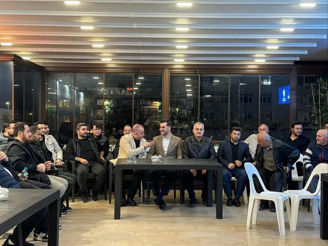 Vanlı Akbaş Ailesi ve Komşularından AK Parti Üsküdar İlçe Başkanlığı'na Ziyaret Vanlı Akbaş Ailesi ve Komşularından AK Parti Üsküdar İlçe Başkanlığı'na Ziyaret
