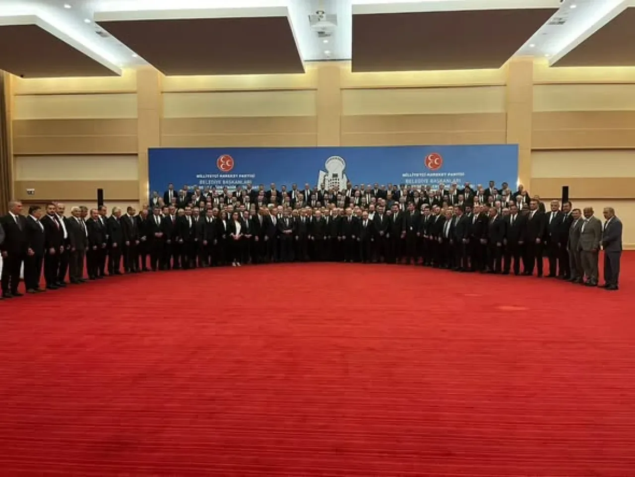 MHP Lideri Bahçeli'nin Katılımıyla Bünyan'da İstişare Toplantısı Gerçekleştirildi MHP Lideri Bahçeli'nin Katılımıyla Bünyan'da İstişare Toplantısı Gerçekleştirildi