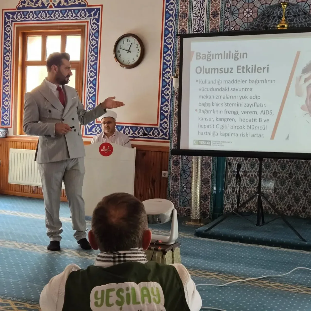 Çekmeköy'de Madde Bağımlılığı Eğitimi Refah Camii'nde Gerçekleştirildi Çekmeköy'de Madde Bağımlılığı Eğitimi Refah Camii'nde Gerçekleştirildi