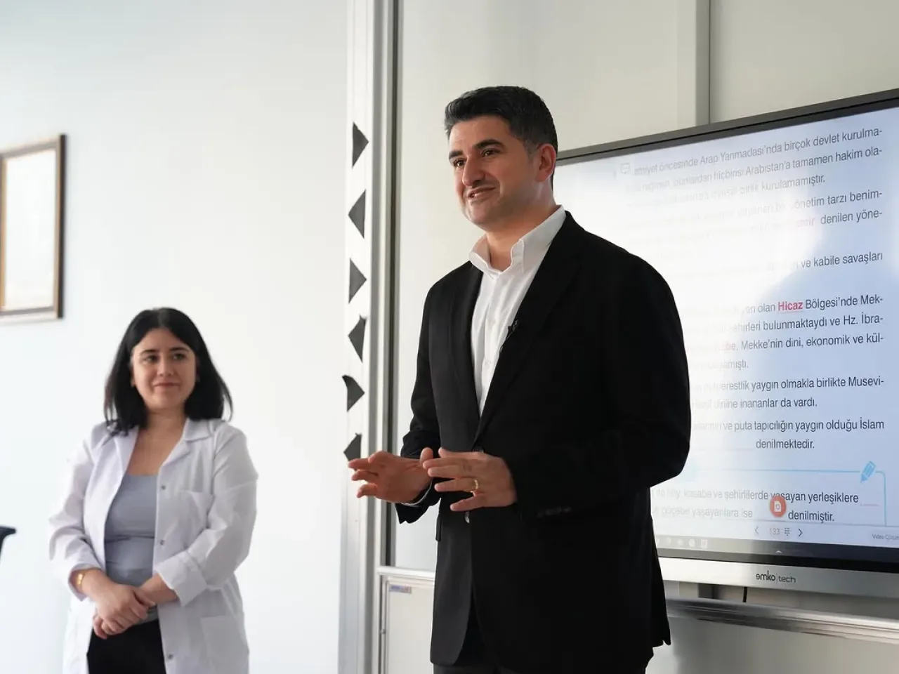 Ataşehir'de Gençlerin Eğitim Yolculuğuna Nitelikli Destek: Ata Akademi Ataşehir'de Gençlerin Eğitim Yolculuğuna Nitelikli Destek: Ata Akademi