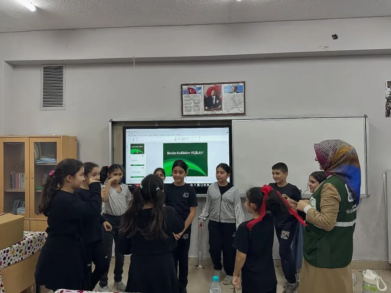Yeşilay Sultangazi Şubesi, Atatürk Çiftliği İlkokulu'nda Öğrencilerle Buluştu Yeşilay Sultangazi Şubesi, Atatürk Çiftliği İlkokulu'nda Öğrencilerle Buluştu