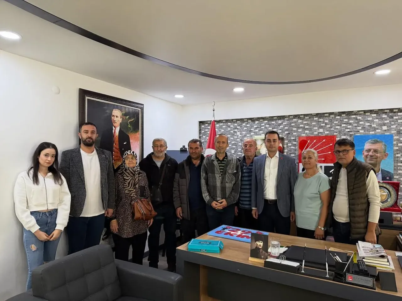 CHP Muratpaşa İlçe Başkanlığı'na Sivil Toplum Kuruluşlarından Anlamlı Ziyaret CHP Muratpaşa İlçe Başkanlığı'na Sivil Toplum Kuruluşlarından Anlamlı Ziyaret