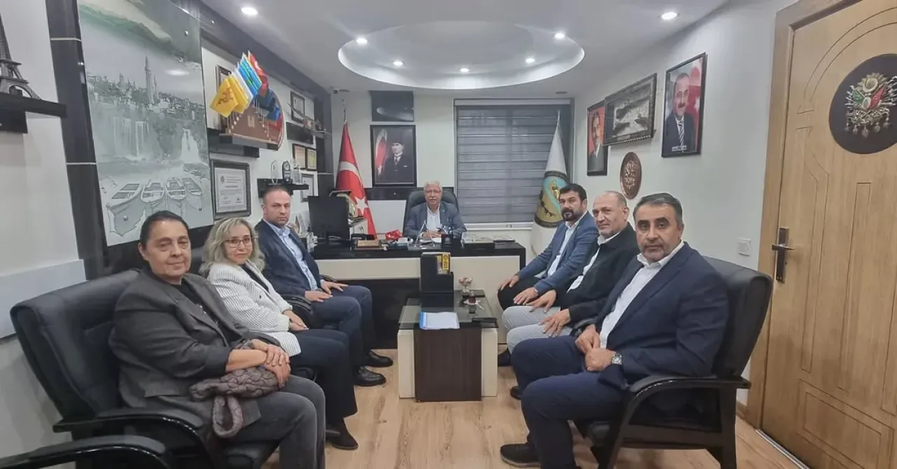 Muratpaşa Belediyesi'nden STK Ziyareti: Esnaf ve Sanatkârlar Kooperatifi Buluşması Muratpaşa Belediyesi'nden STK Ziyareti: Esnaf ve Sanatkârlar Kooperatifi Buluşması