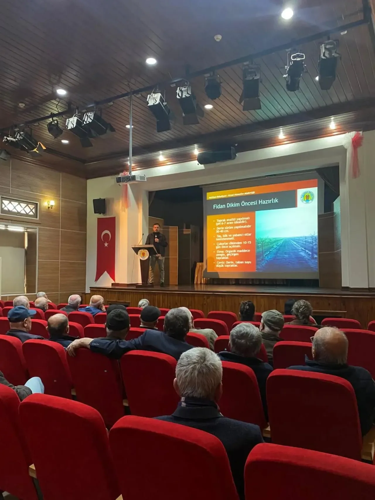 Nallıhan Belediyesi Üreticilere Elma ve Ceviz Fidanı Dağıtımına Başladı Nallıhan Belediyesi Üreticilere Elma ve Ceviz Fidanı Dağıtımına Başladı