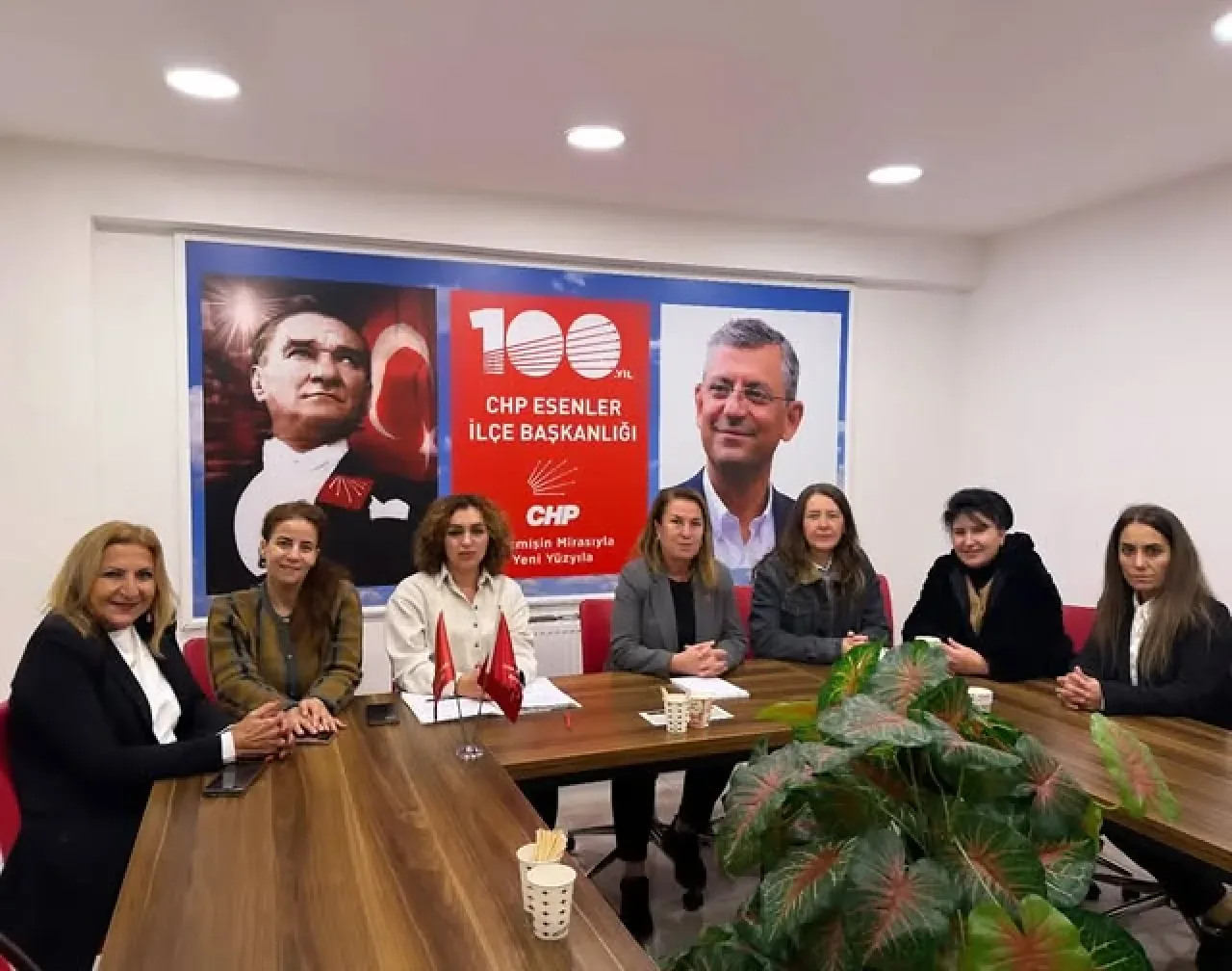 CHP Esenler Kadın Kolları Olağan Toplantısını Gerçekleştirdi CHP Esenler Kadın Kolları Olağan Toplantısını Gerçekleştirdi