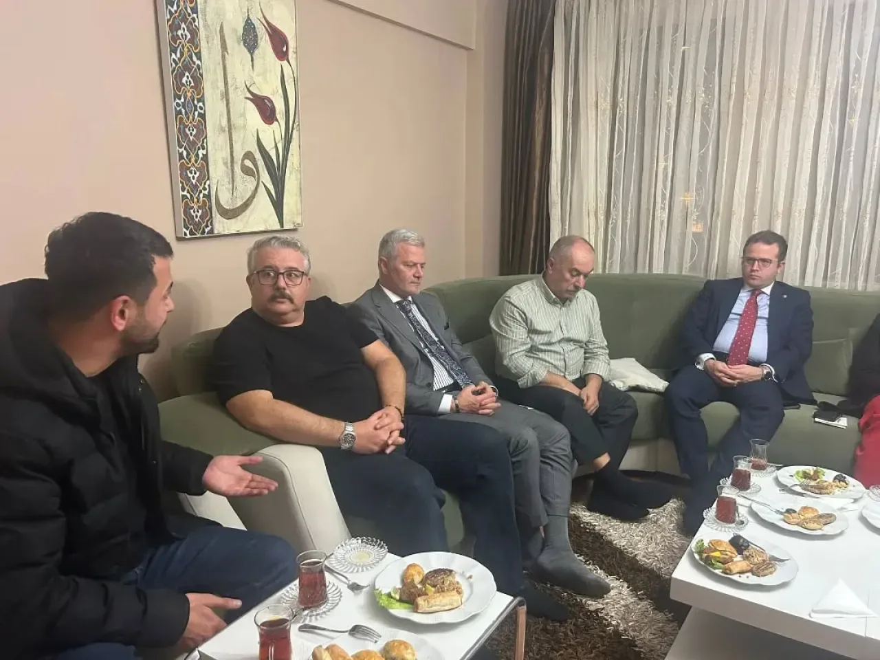 MHP Bursa'dan "Hayırlı Günler Komşum" Ziyareti MHP Bursa'dan "Hayırlı Günler Komşum" Ziyareti