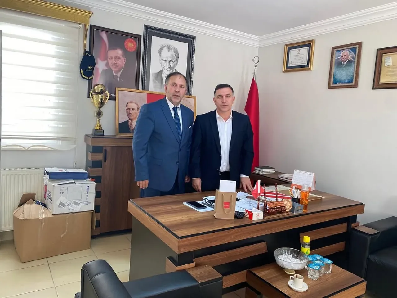 İBB Başkanı İmamoğlu'nun Muhtarlar Günü Mesajı Ümraniyeli Muhtarlara Ulaştırıldı İBB Başkanı İmamoğlu'nun Muhtarlar Günü Mesajı Ümraniyeli Muhtarlara Ulaştırıldı