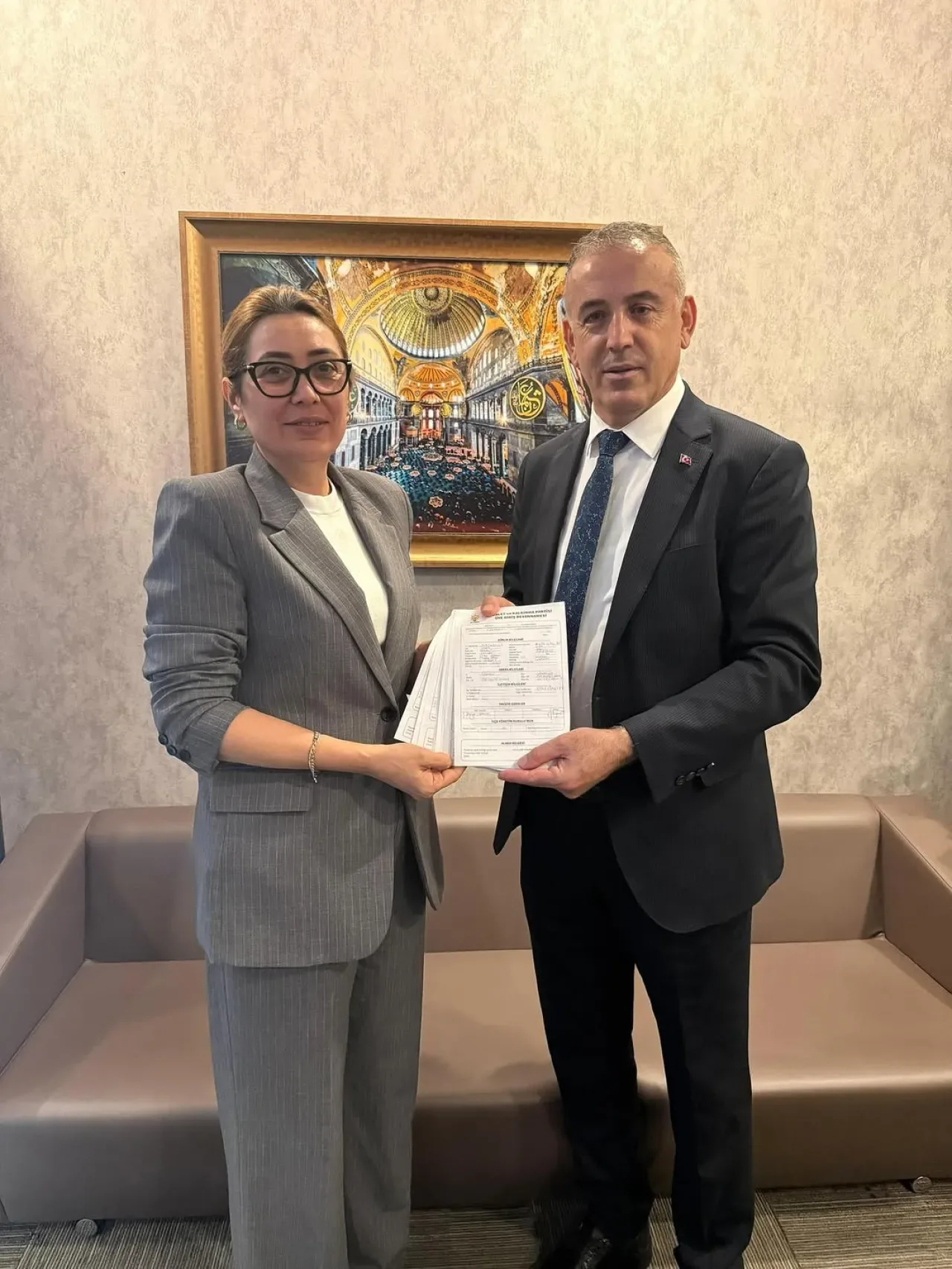 İstanbul Ümraniye'de AK Parti'ye Yeni Üye Katılımı İstanbul Ümraniye'de AK Parti'ye Yeni Üye Katılımı