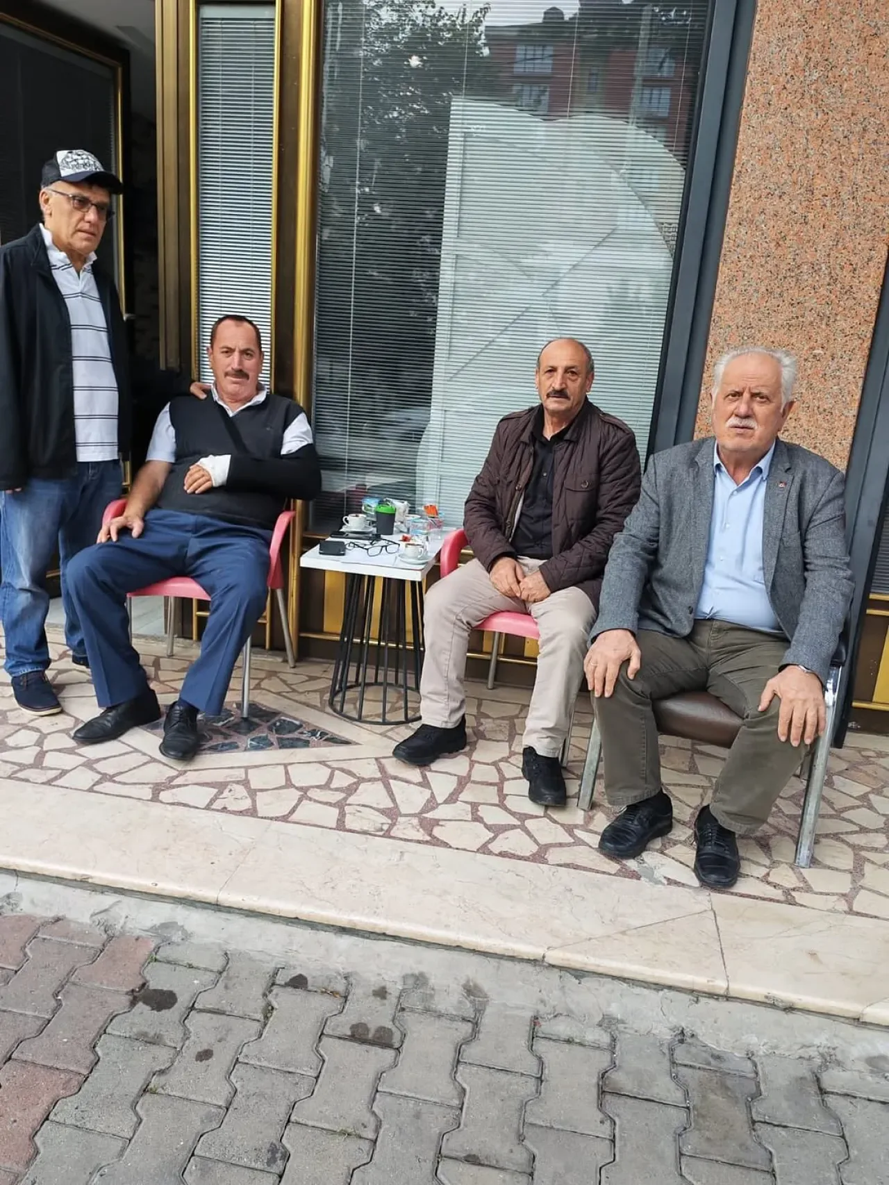 AK Parti Ümraniye Teşkilatı Şerifali'de Vatandaş ve Esnaf Ziyareti Gerçekleştirdi AK Parti Ümraniye Teşkilatı Şerifali'de Vatandaş ve Esnaf Ziyareti Gerçekleştirdi
