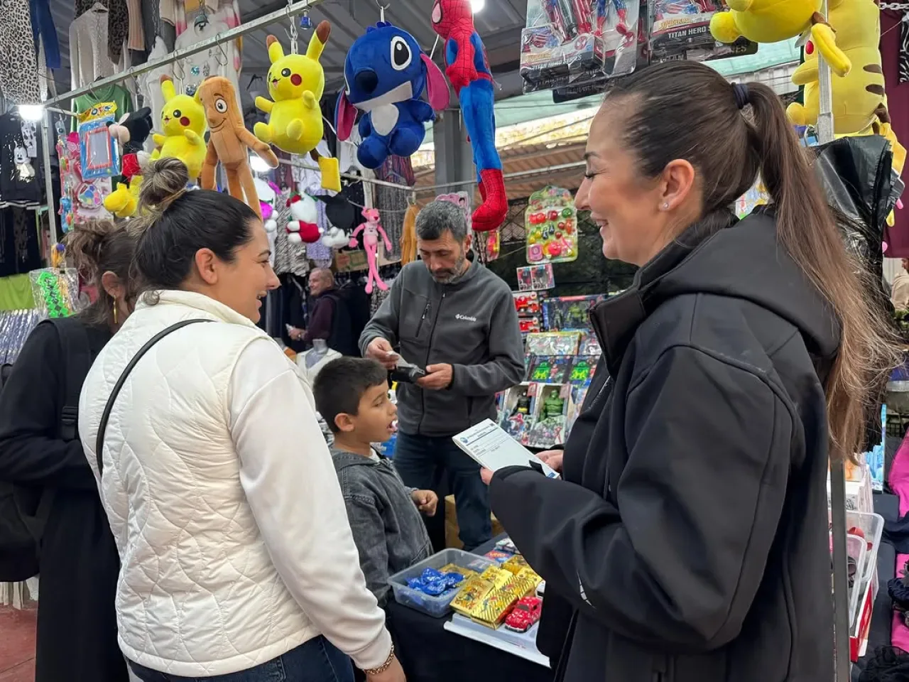Büyükçekmece Belediyesi, Mimaroba Cuma Pazarı'nda Vatandaşın Taleplerini Dinledi Büyükçekmece Belediyesi, Mimaroba Cuma Pazarı'nda Vatandaşın Taleplerini Dinledi