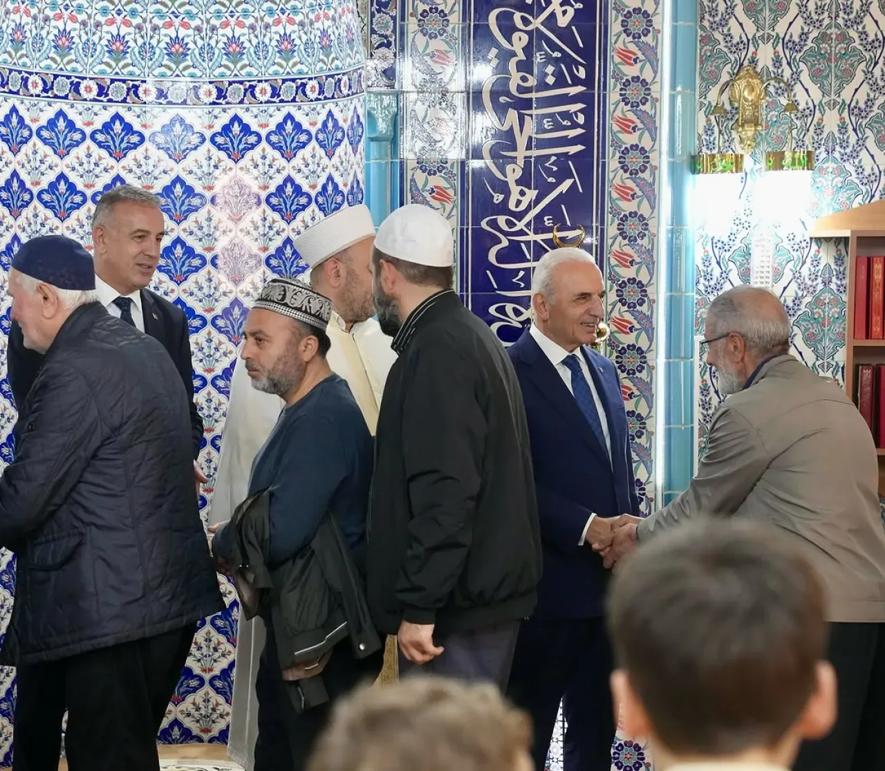 İstanbul Ümraniye Belediye Başkanı İsmet Yıldırım, Cuma Namazı Sonrası Vatandaşlarla Buluştu İstanbul Ümraniye Belediye Başkanı İsmet Yıldırım, Cuma Namazı Sonrası Vatandaşlarla Buluştu