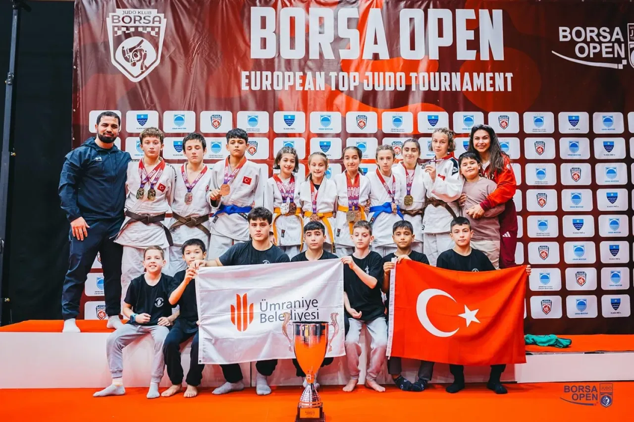 Ümraniyeli Sporcular Bosna Hersek'te Altın Madalya Kazandı Ümraniyeli Sporcular Bosna Hersek'te Altın Madalya Kazandı
