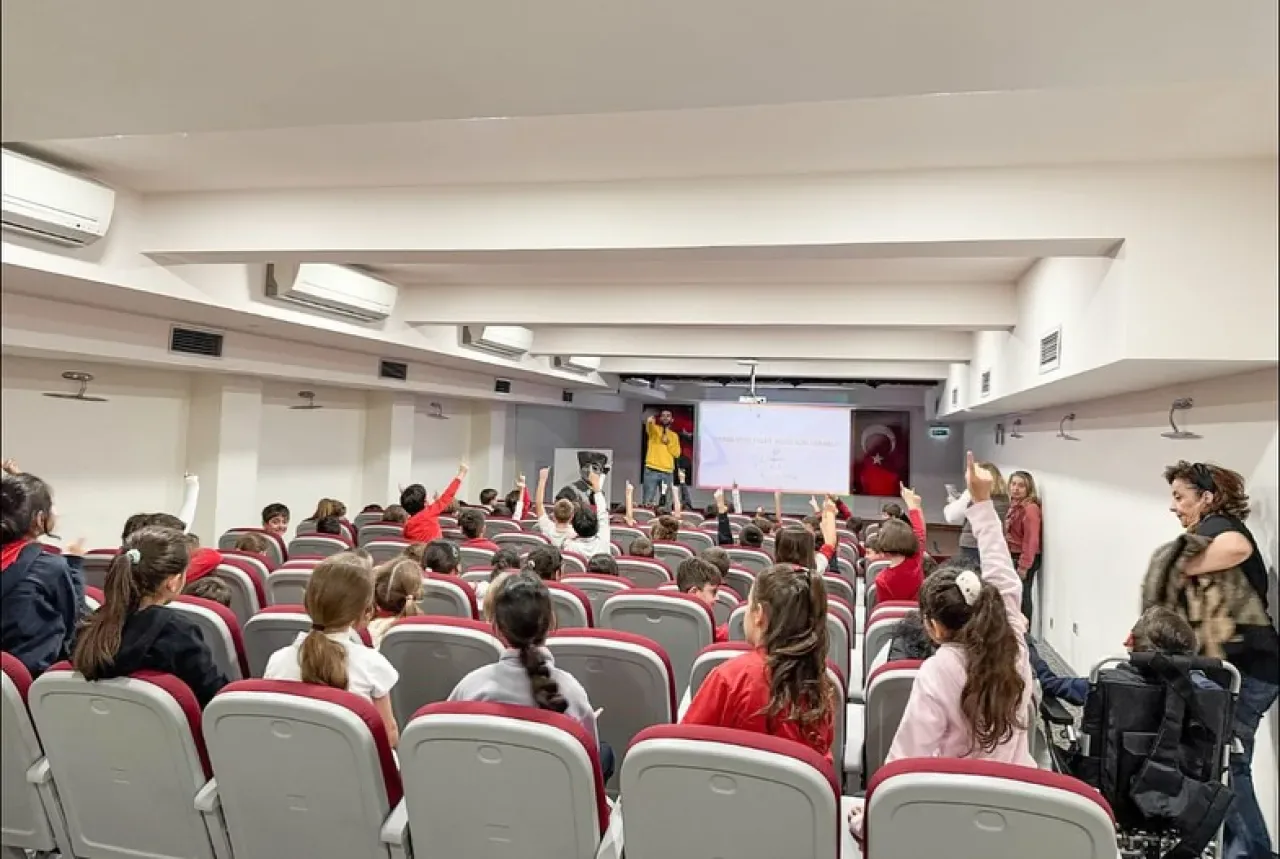 Beykoz'da Öğrencilere Ağız ve Diş Sağlığı Eğitimi Verildi Beykoz'da Öğrencilere Ağız ve Diş Sağlığı Eğitimi Verildi