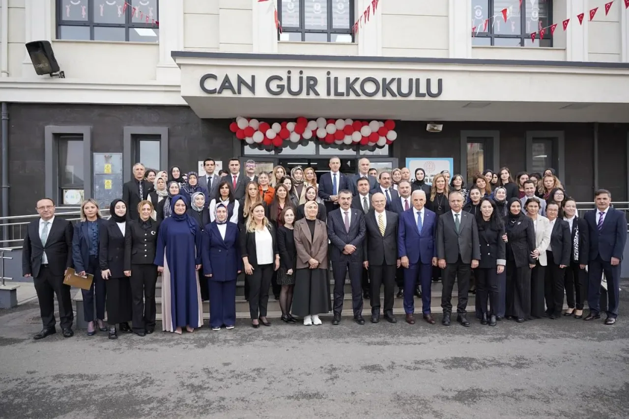 MEB ve TOGEMDER İş Birliğiyle Ümraniye'de Yeni Kütüphane Açıldı MEB ve TOGEMDER İş Birliğiyle Ümraniye'de Yeni Kütüphane Açıldı