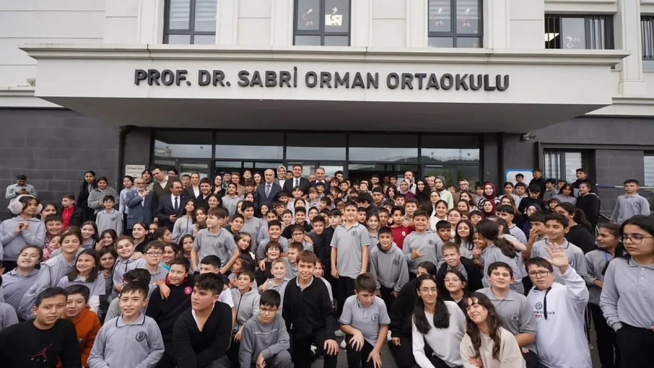 Ümraniye'de Eğitim Ziyareti: Müdür Yentür, Öğrenci ve Öğretmenlerle Buluştu Ümraniye'de Eğitim Ziyareti: Müdür Yentür, Öğrenci ve Öğretmenlerle Buluştu