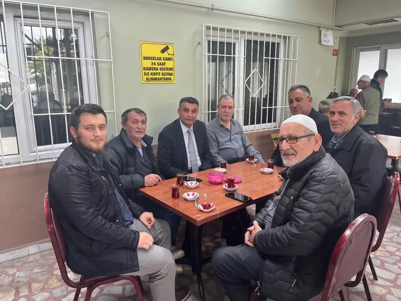 Kağıthane Kaymakamı Yüksel Kara, Havuzlar Camisi'nde Vatandaşlarla Buluştu Kağıthane Kaymakamı Yüksel Kara, Havuzlar Camisi'nde Vatandaşlarla Buluştu