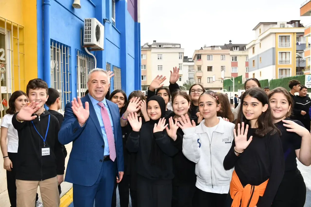Çekmeköy Kaymakamı'ndan Hatice Mehmet Ekşioğlu Okulları'na Eğitim Ziyareti Çekmeköy Kaymakamı'ndan Hatice Mehmet Ekşioğlu Okulları'na Eğitim Ziyareti