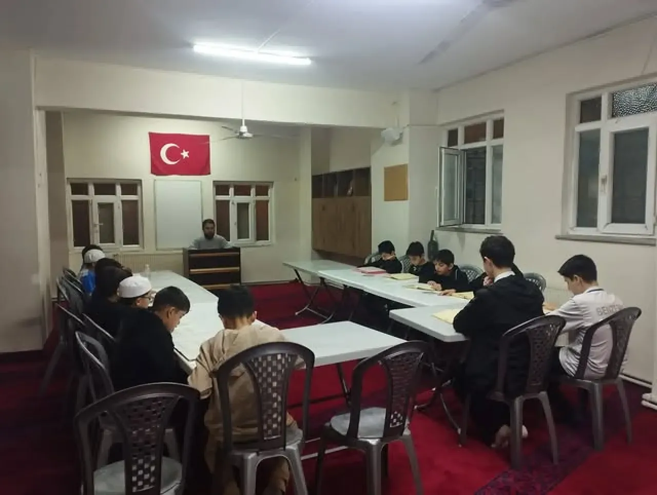 Küçükçekmece'de Gençlerle Cami Buluşmaları Sürüyor Küçükçekmece'de Gençlerle Cami Buluşmaları Sürüyor