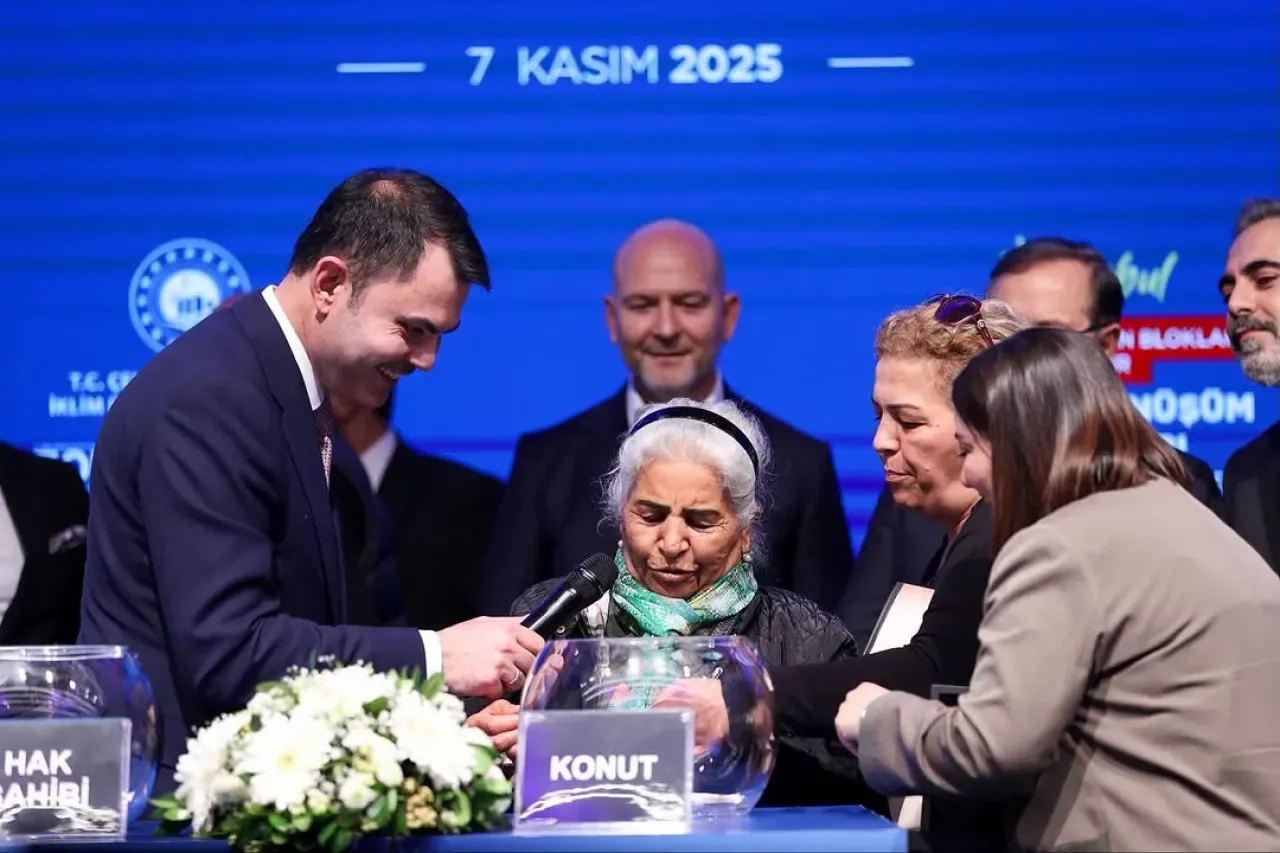 Ataşehir'de 1.442 Konut ve 121 İş Yeri Sahiplerine Teslim Edildi Ataşehir'de 1.442 Konut ve 121 İş Yeri Sahiplerine Teslim Edildi