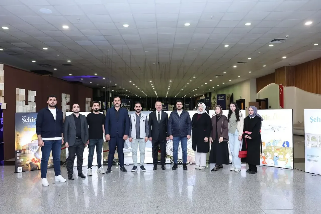 AK Parti Gençlik Kollarından Yavuz Bülent Bâkiler Kültür Sanat Sezonu'na Katılım AK Parti Gençlik Kollarından Yavuz Bülent Bâkiler Kültür Sanat Sezonu'na Katılım