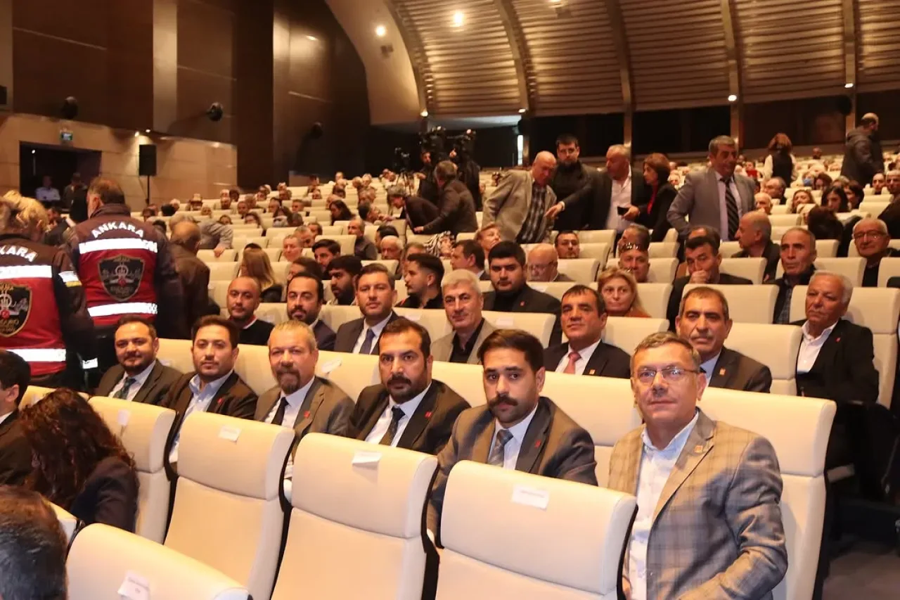 CHP Genel Başkanı Özgür Özel, Motokuryelerle Buluştu CHP Genel Başkanı Özgür Özel, Motokuryelerle Buluştu