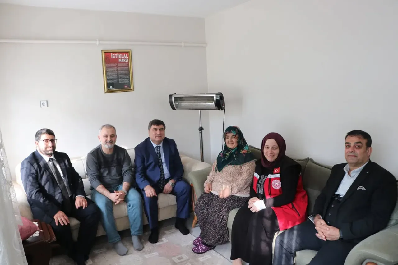 Sultanbeyli'de "Ailemiz İstanbul" Projesi Kapsamında Anlamlı Ziyaretler Sultanbeyli'de "Ailemiz İstanbul" Projesi Kapsamında Anlamlı Ziyaretler