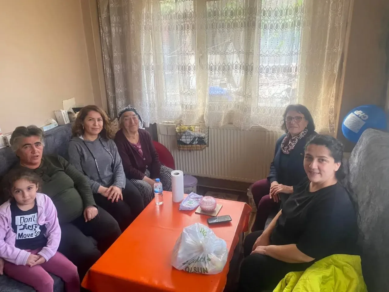 CHP Sancaktepe Kadın Kolları, Parti Emekçisinin Yakınına Geçmiş Olsun Ziyareti CHP Sancaktepe Kadın Kolları, Parti Emekçisinin Yakınına Geçmiş Olsun Ziyareti
