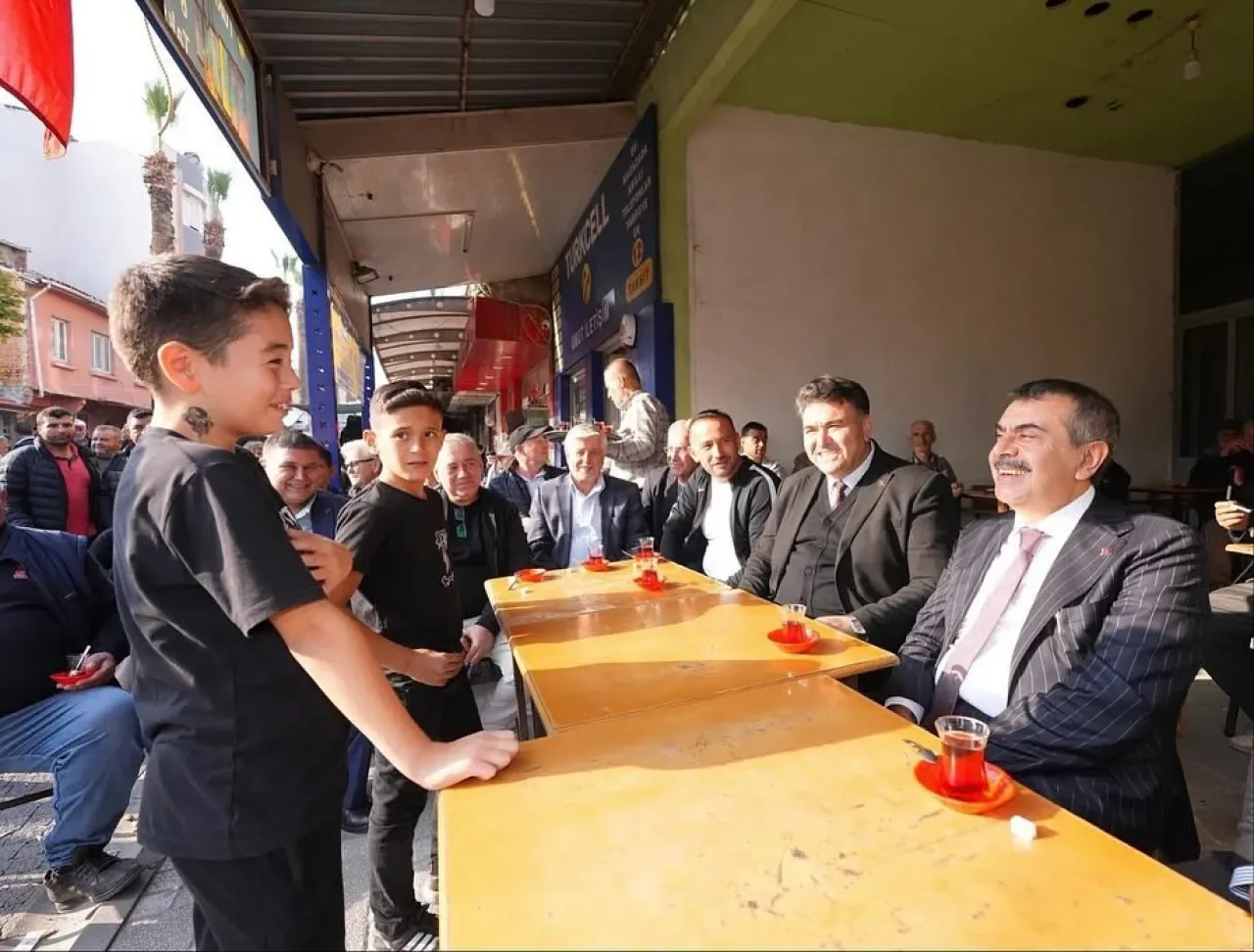 Milli Eğitim Bakanı Yusuf Tekin Balıkesir'de Esnaf Ziyaretinde Bulundu Milli Eğitim Bakanı Yusuf Tekin Balıkesir'de Esnaf Ziyaretinde Bulundu