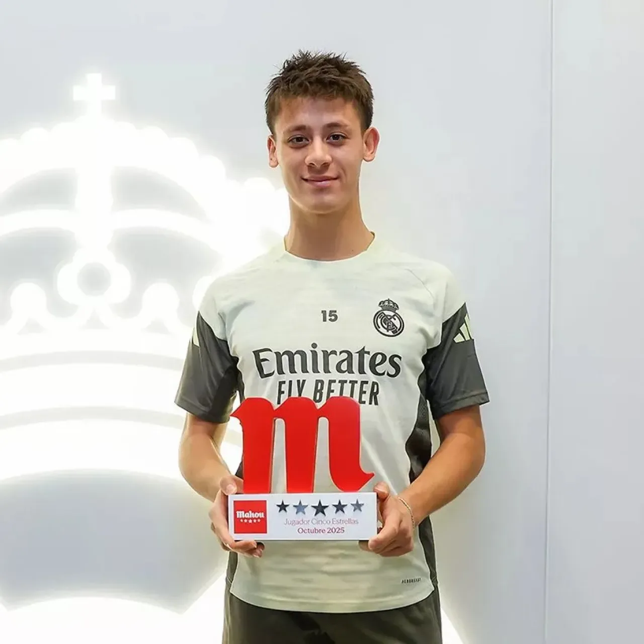 Arda Güler, Real Madrid'de Ekim Ayının Oyuncusu Ödülünü Aldı Arda Güler, Real Madrid'de Ekim Ayının Oyuncusu Ödülünü Aldı
