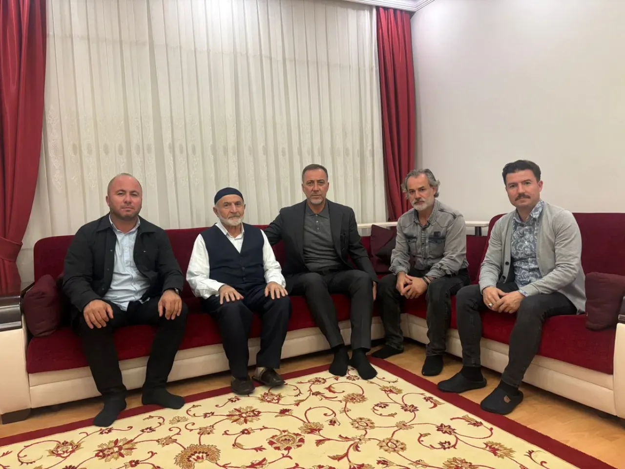 Silivri Belediye Başkanı Volkan Yılmaz, Yaslı Aileye Taziye Ziyaretinde Bulundu Silivri Belediye Başkanı Volkan Yılmaz, Yaslı Aileye Taziye Ziyaretinde Bulundu