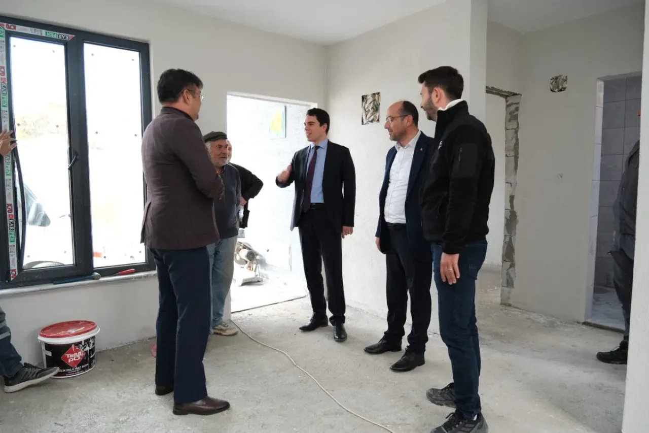 Orhaneli'de Aile ve Sosyal Hizmetler Bakanlığı'nın Barınma Yardımı ile Yeni Evine Kavuşan Aile Ziyaret Edildi Orhaneli'de Aile ve Sosyal Hizmetler Bakanlığı'nın Barınma Yardımı ile Yeni Evine Kavuşan Aile Ziyaret Edildi