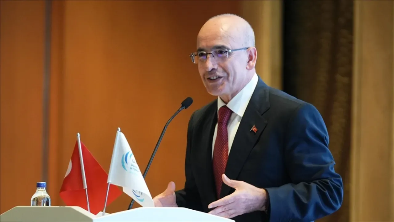 Hazine ve Maliye Bakanı Şimşek'ten Ekonomi Değerlendirmesi: "Program Çalışıyor, Gelecek Yıl Belirleyici Olacak" Hazine ve Maliye Bakanı Şimşek'ten Ekonomi Değerlendirmesi: "Program Çalışıyor, Gelecek Yıl Belirleyici Olacak"