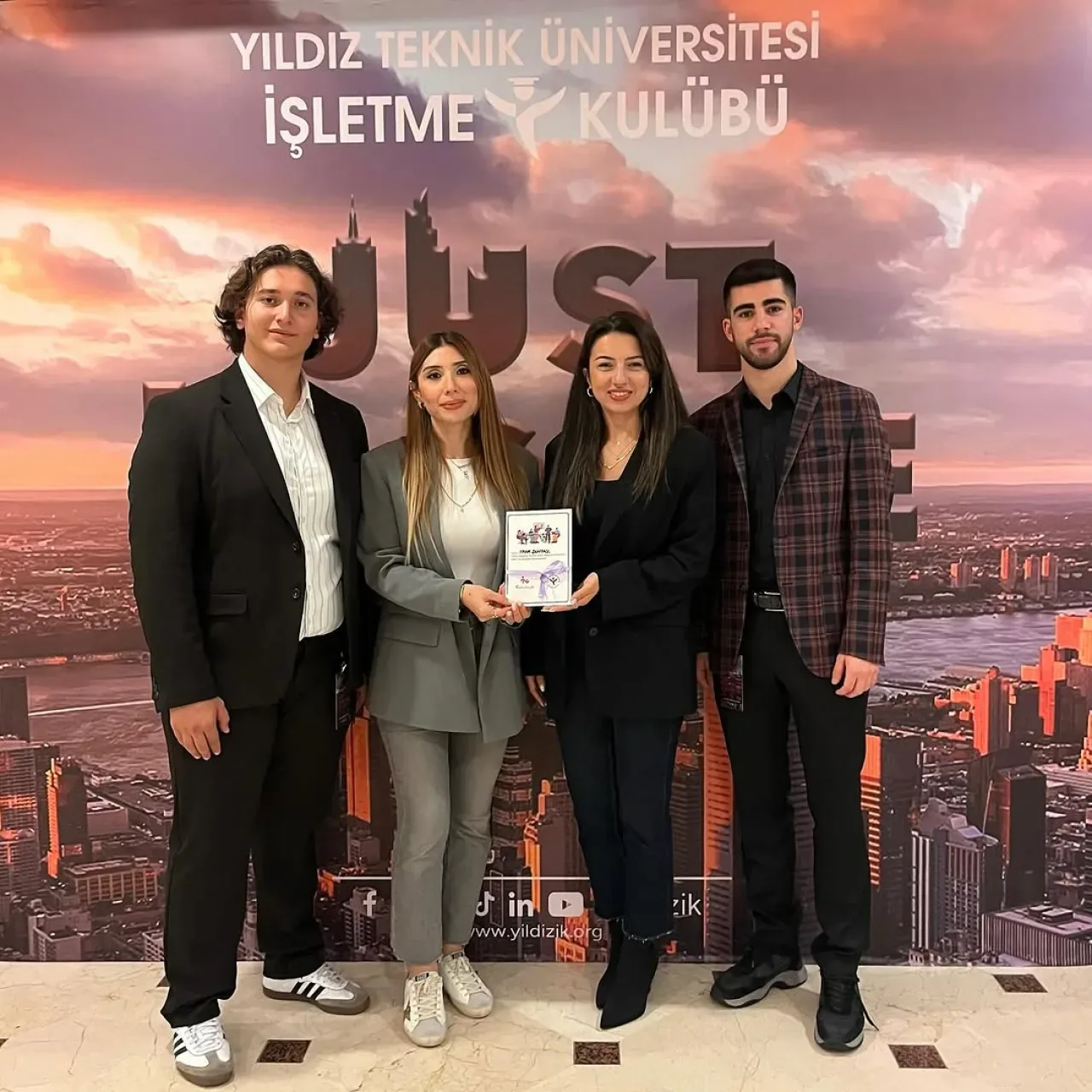 Tavukdünyası Öncülüğündeki Ideathon Yarışması Başarıyla Tamamlandı Tavukdünyası Öncülüğündeki Ideathon Yarışması Başarıyla Tamamlandı