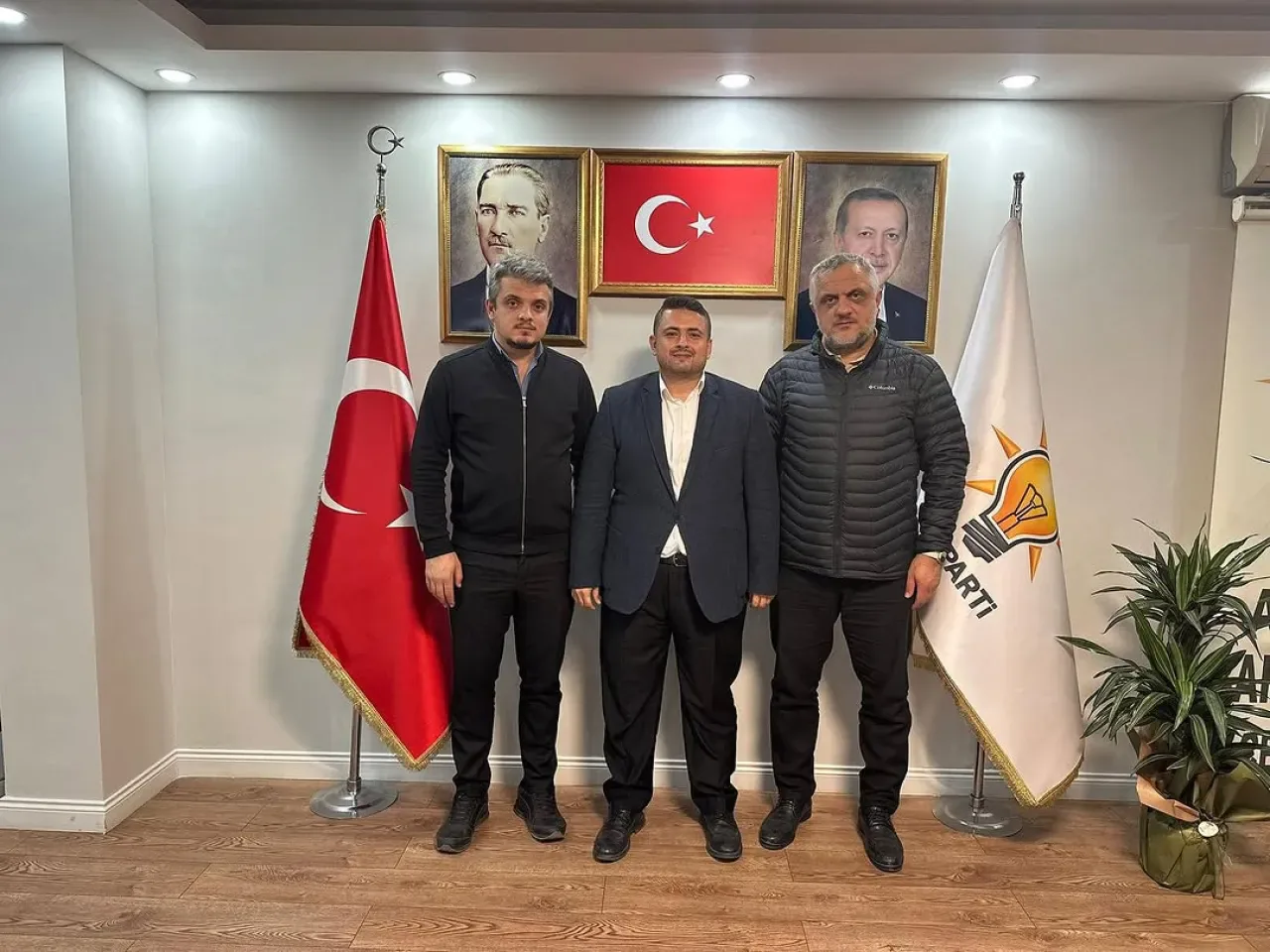AK Parti Bahçelievler İlçe Başkanlığı'na Hayırlı Olsun Ziyareti AK Parti Bahçelievler İlçe Başkanlığı'na Hayırlı Olsun Ziyareti