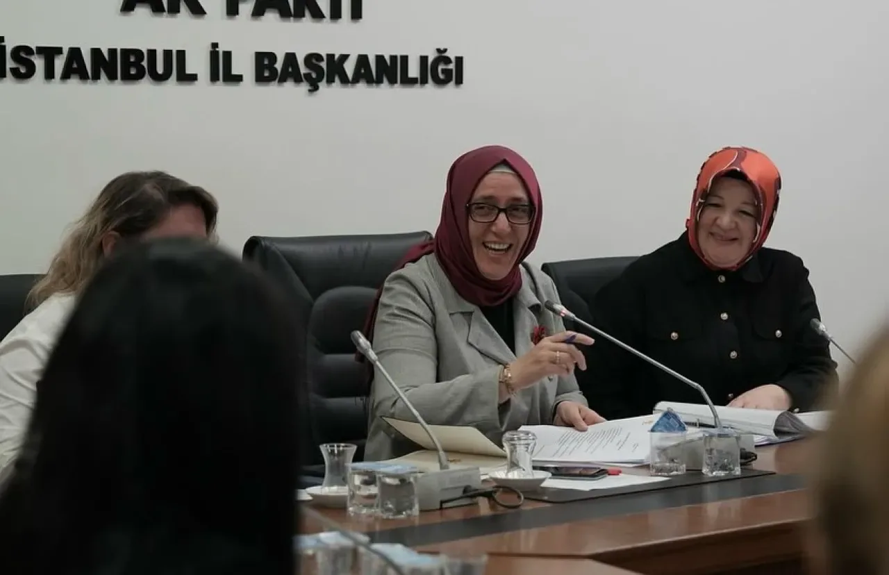 Bahçelievler AK Parti Kadın Kolları, İlçe Başkanlığı Toplantısı'na Katıldı Bahçelievler AK Parti Kadın Kolları, İlçe Başkanlığı Toplantısı'na Katıldı