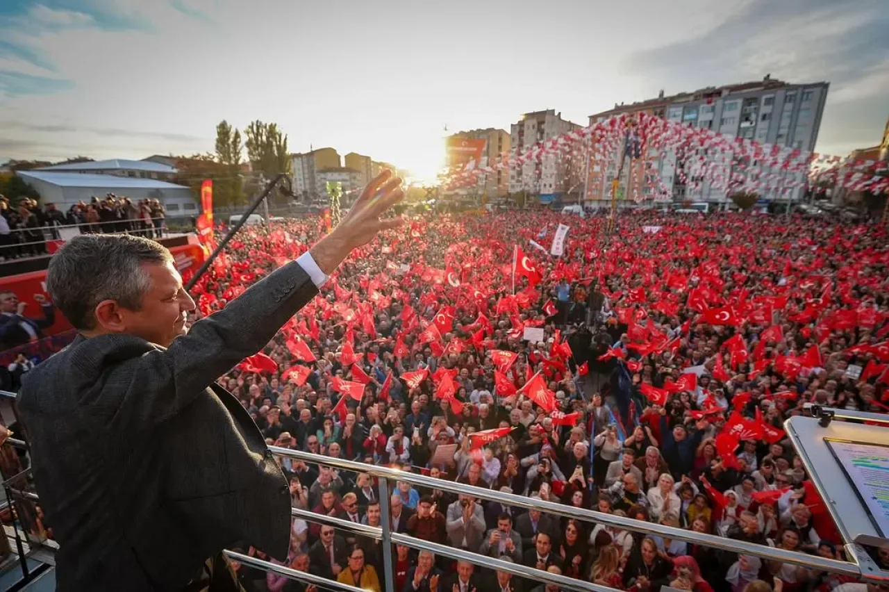 CHP'li Zeybek: "Değişim ve Adalet Deyince Korkuları Büyüyor" CHP'li Zeybek: "Değişim ve Adalet Deyince Korkuları Büyüyor"
