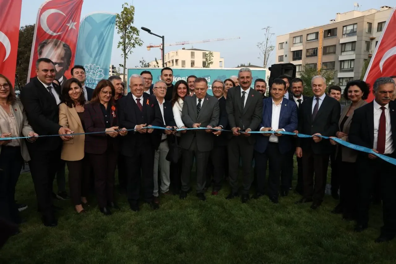 Nilüfer'de Zafer Parkı ve Koşu Yolu Hizmete Açıldı Nilüfer'de Zafer Parkı ve Koşu Yolu Hizmete Açıldı