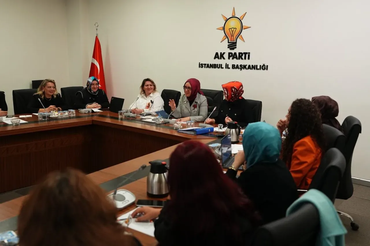 AK Parti Ümraniye Kadın Kolları, İlçe Başkanları Toplantısı'na Katıldı AK Parti Ümraniye Kadın Kolları, İlçe Başkanları Toplantısı'na Katıldı